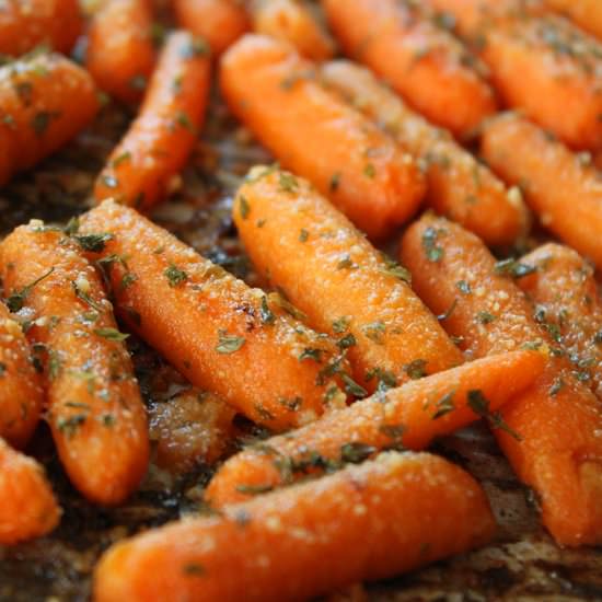 Garlic Parmesan Roasted Carrots