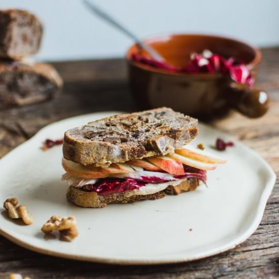 Autumn sandwich with cashew cheese