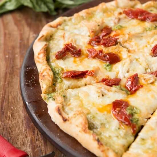 CREAMY PESTO CHICKEN PIZZA