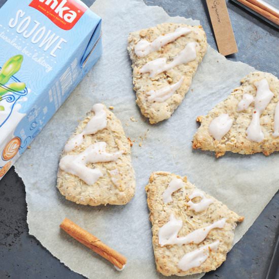 Vegan scones with grain coffee