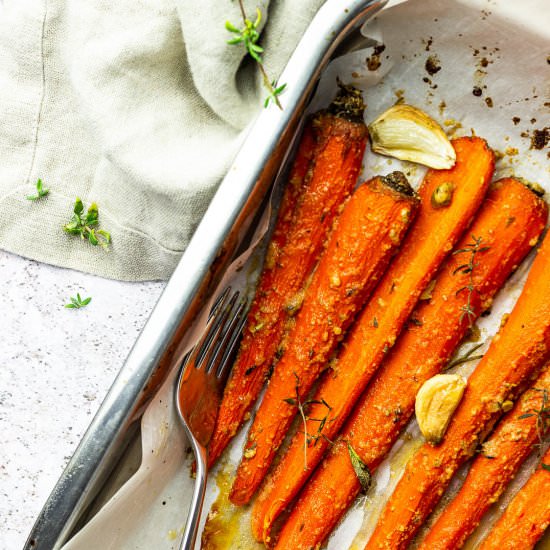 Tahini Maple Glazed Carrots (vegan)