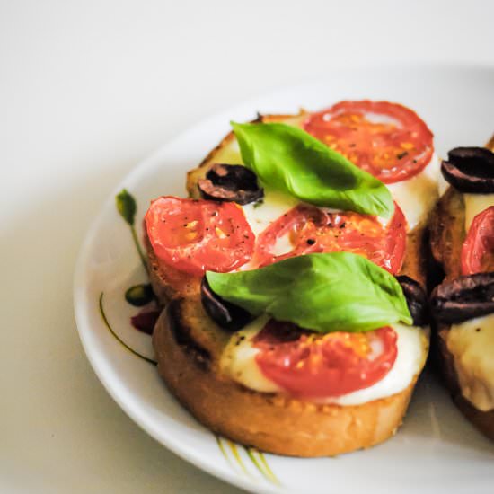 Italian Toast with Tomatoes & Basil