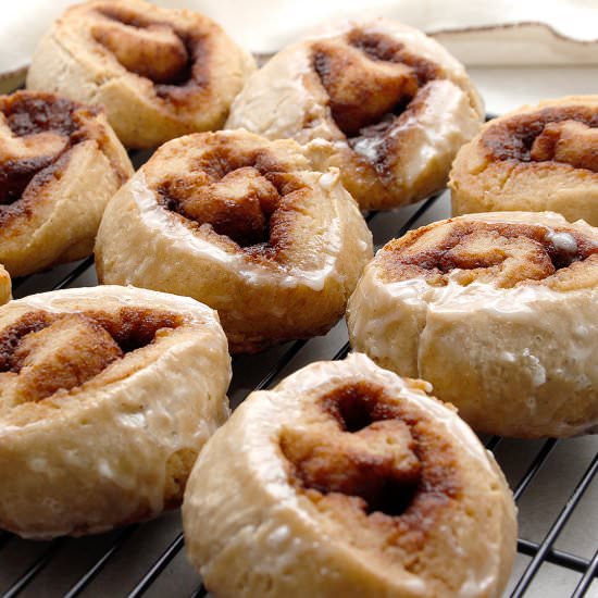 EASY GF VEGAN CINNAMON ROLL