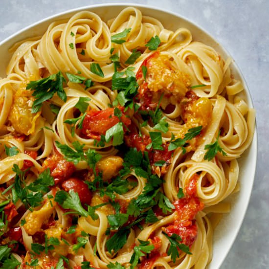 Tomato & Garlic Confit Pasta