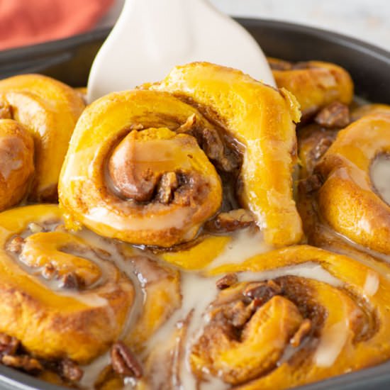 Vegan Pumpkin Cinnamon Rolls
