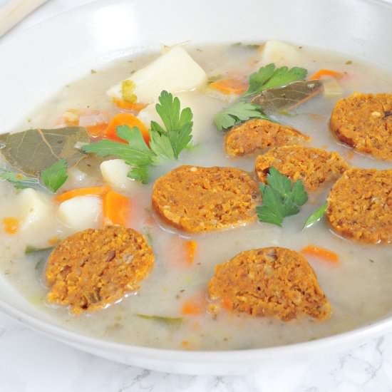 Żur with vegan sausage