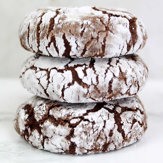 Chocolate crinkle cookies