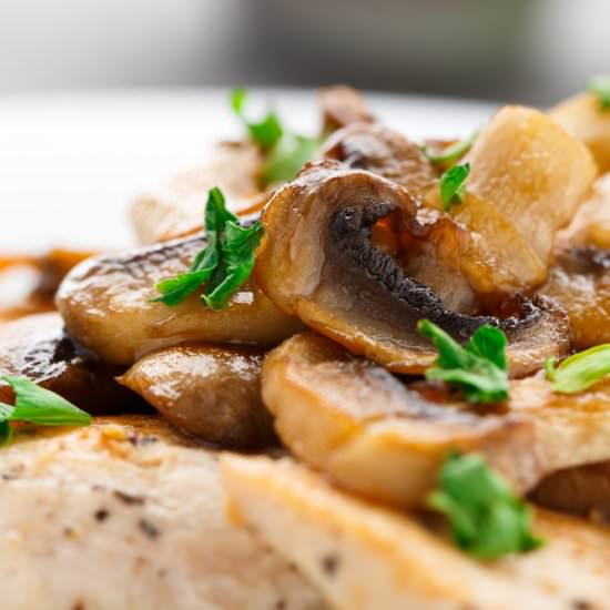 Chicken with Sautéed Mushrooms