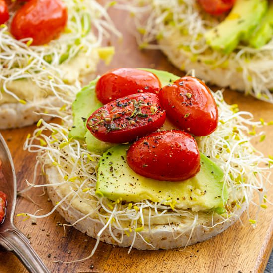 rice cakes with hummus