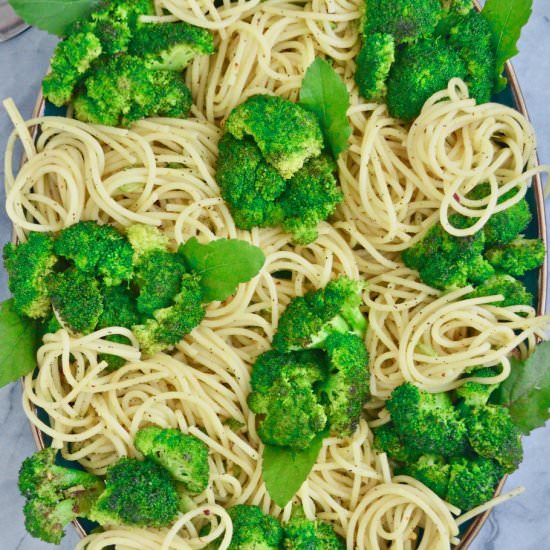 GARLIC SPAGHETTI WITH BROCCOLI