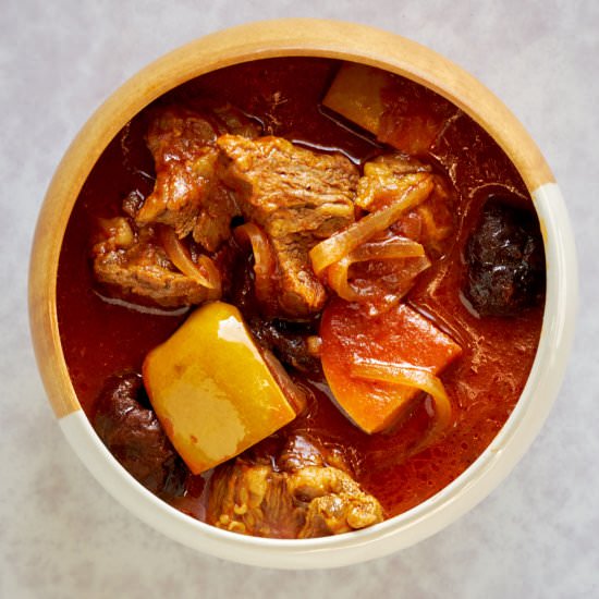 Quince Stew with Plums and Beef