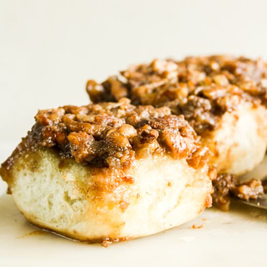 Caramelised Pecan Cinnamon Rolls