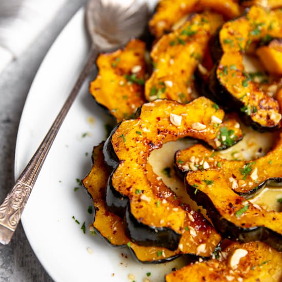 The BEST Roasted Acorn Squash