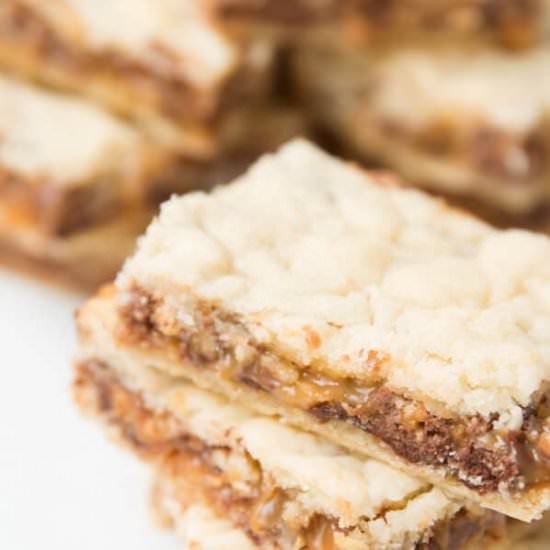 Twix Caramel Blonde Brownies Recipe