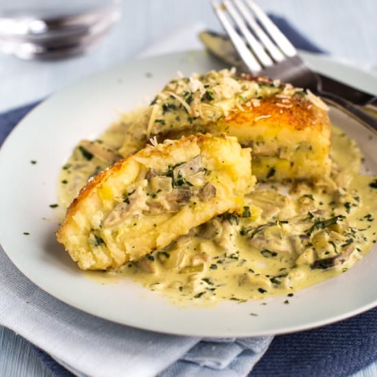 Mushroom-stuffed cheesy potato cake