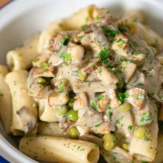 QUICK & CREAMY PASTA BOSCAIOLA