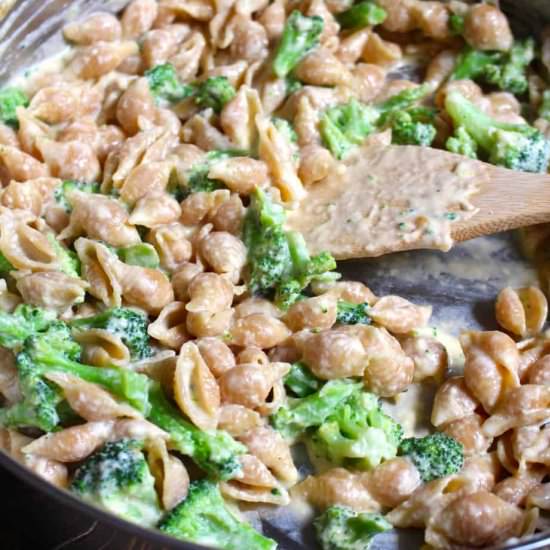 One Pan Broccoli Mac and Cheese