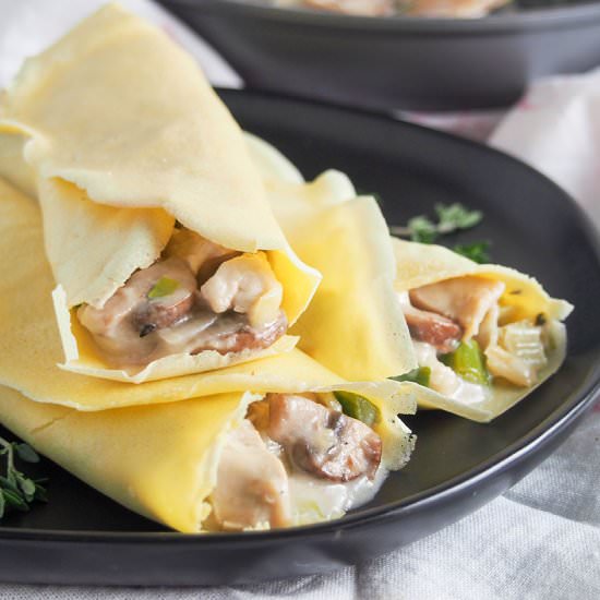 Chicken crepes with leek & mushroom