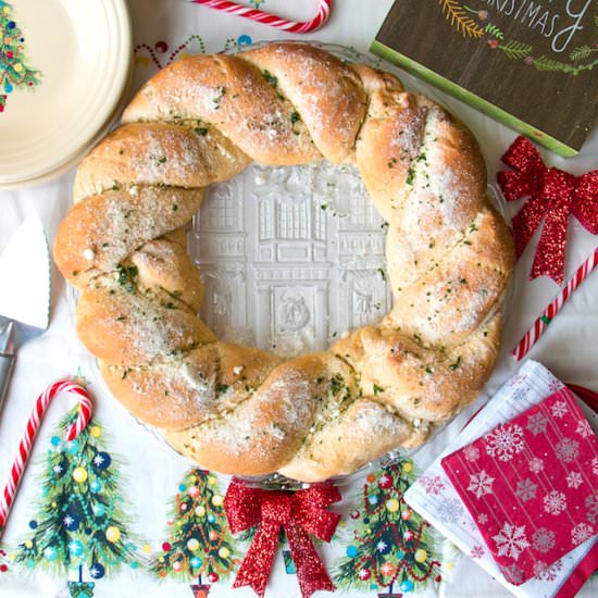 Holiday Cheesy Bread Wreath