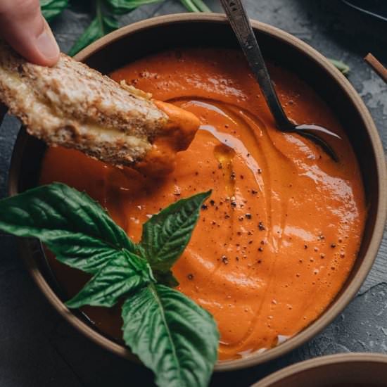 The Easiest Vegan Tomato Soup