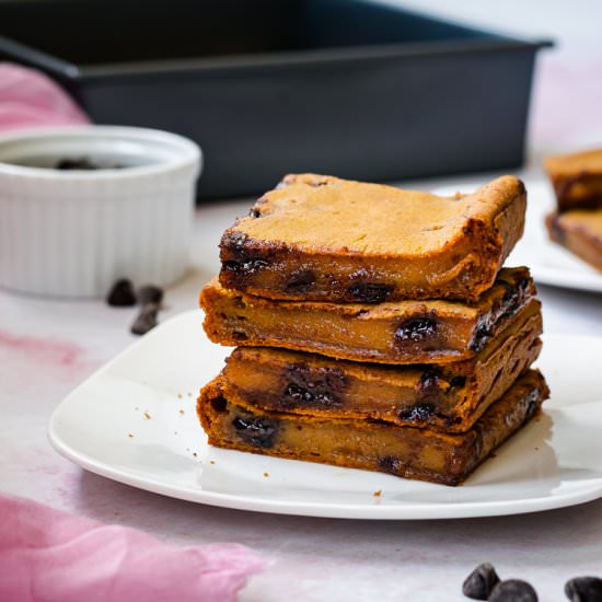 Pumpkin Chocolate Chip Mochi Cake