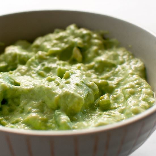 Creamy Avocado Yogurt Dip