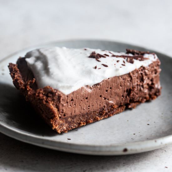 No bake vegan chocolate mousse pie