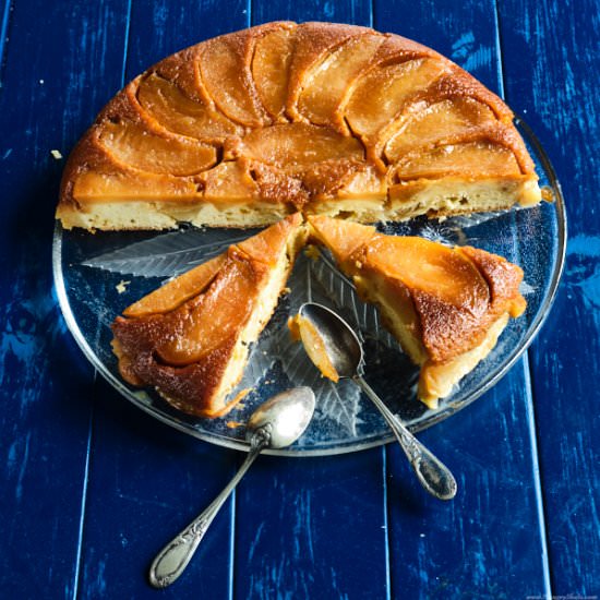 Caramelized reversed apple cake