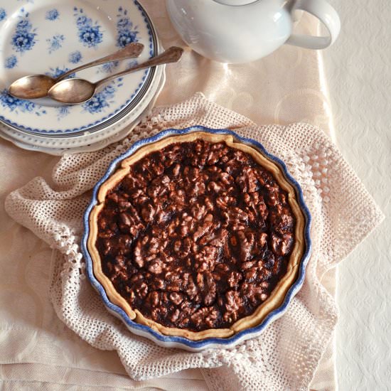Golden syrup walnut pie