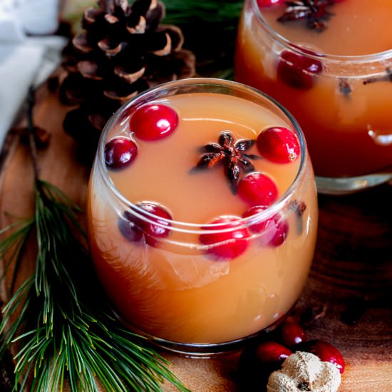Stovetop Holiday Pear Mulled Cider
