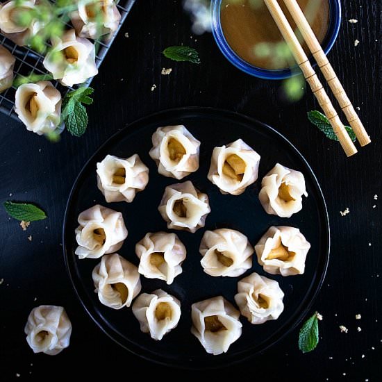 Apple Momos with Toffee Sauce