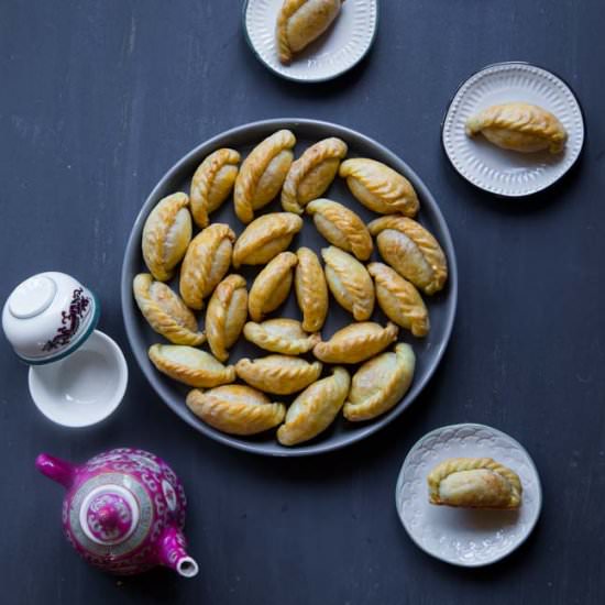 Chinese crispy peanut puffs