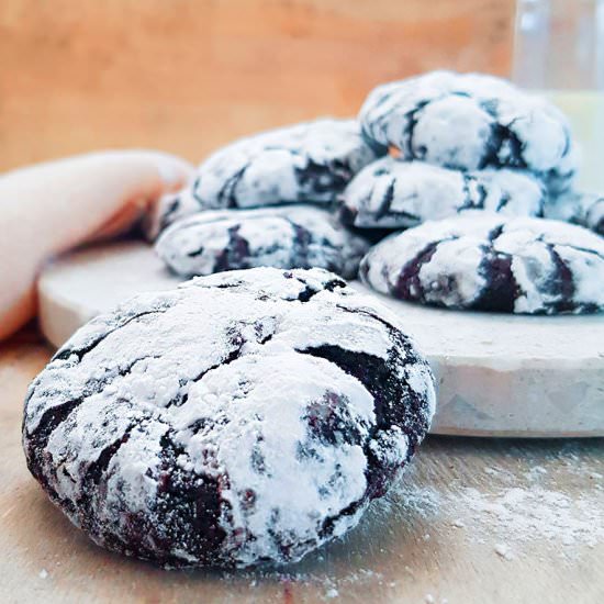 VEGAN CHOCOLATE CRINKLE COOKIES