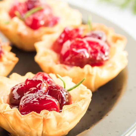 Super Easy Cranberry Brie Bites