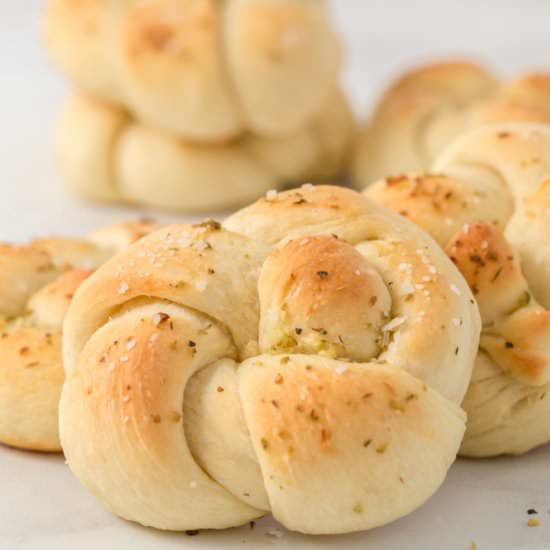 Soft Homemade Garlic Knots