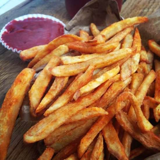 Seasoned Fries / Strawberry Ketchup