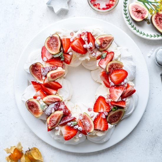 Christmas Pavlova Wreath