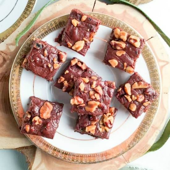 Easy Chocolate Toasted Walnut Fudge