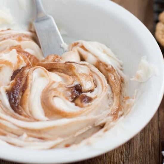 Cinnamon Roll Frosting