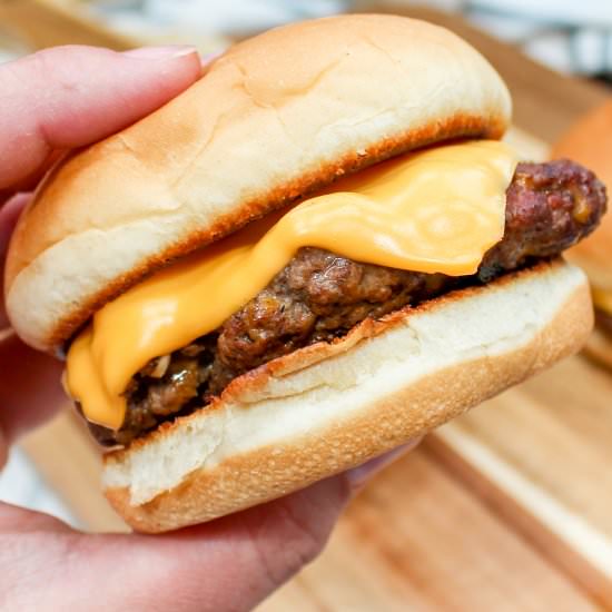 Grilled Chili Cheeseburgers