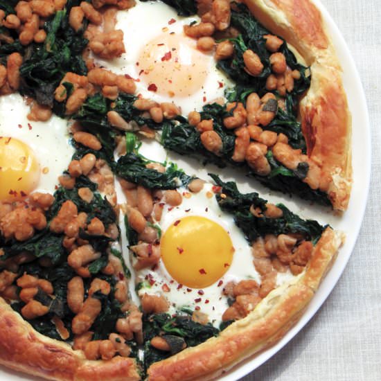 Puff pastry tart with eggs
