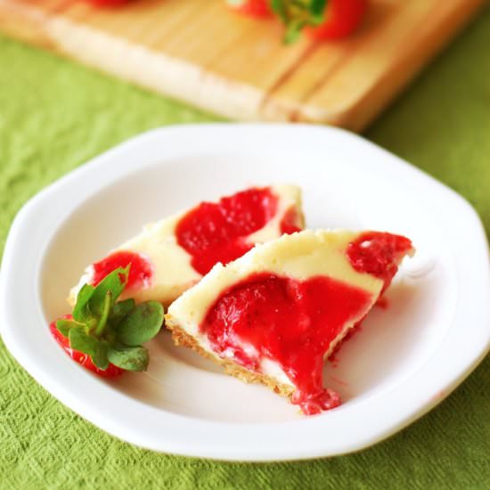 STRAWBERRY CHEESECAKE BARS