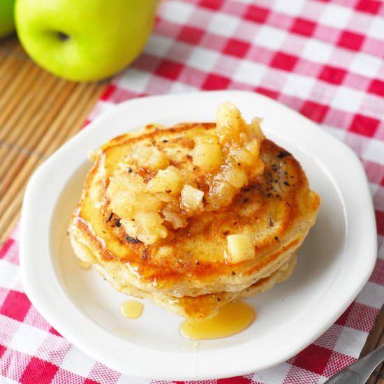 EASY NO MIX APPLE PANCAKES