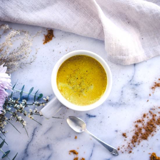 Golden Turmeric Latte (vegan)