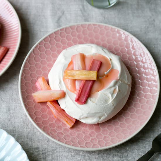 Rhubarb meringue nests