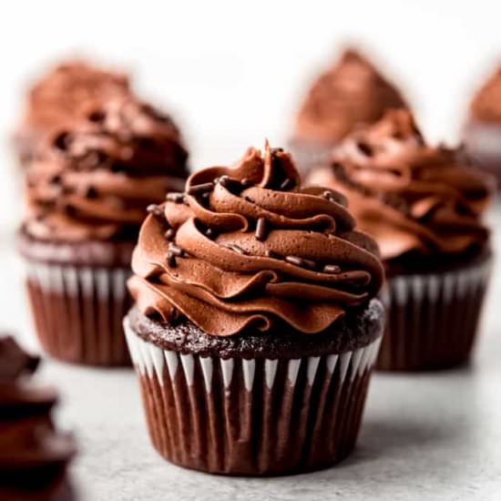 BEST EVER MOIST CHOCOLATE CUPCAKES