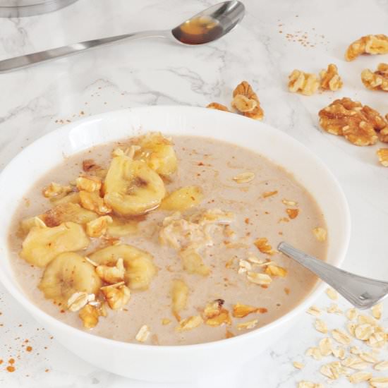 Oatmeal with caramelized bananas