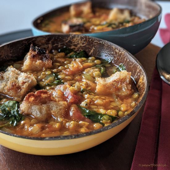 Lentil, tomato & spinach curry soup