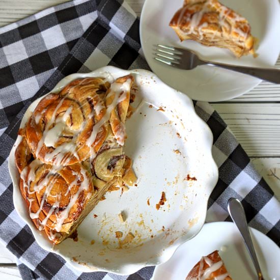 Cinnamon Roll Apple Pie