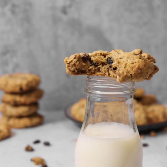 Soft & Chewy Oatmeal Raisin Cookies